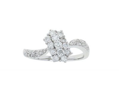 18K White Gold Diamond Cluster Style Fashion Ring